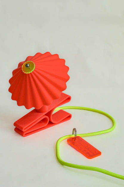 lampe pince parasol colorée