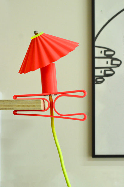 lampe pince parasol colorée