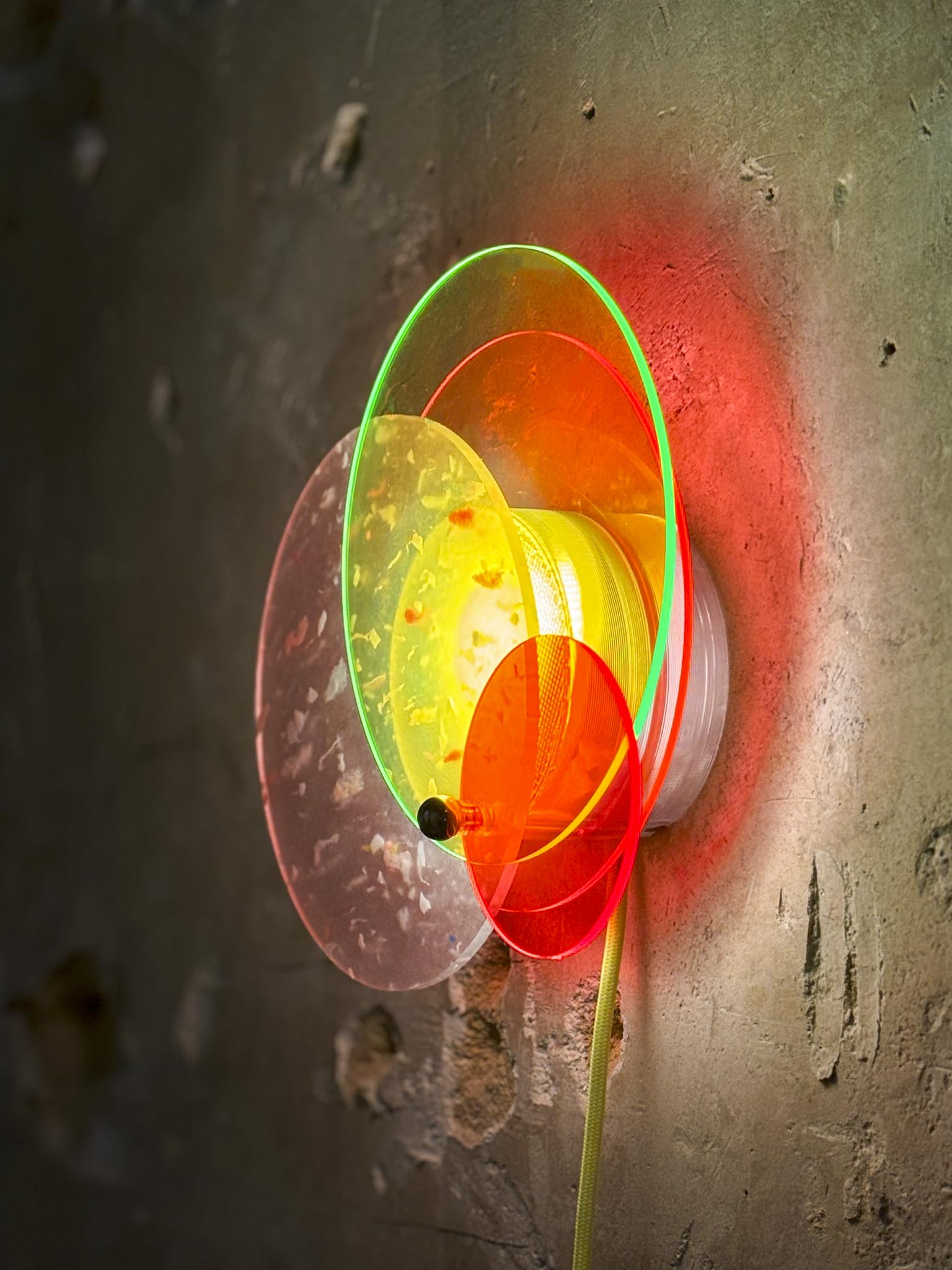 lampe plastique recyclé Rayon Vert studio