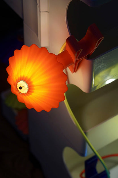 lampe pince parasol colorée